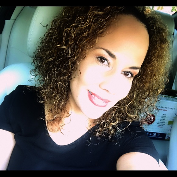 Meet your Posher, Kim - Picture 2 of 4